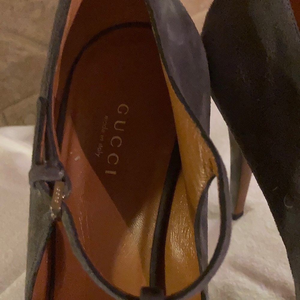 🔥SALE!🔥Gucci T-Strap Suede Platform Heels - Picture 6 of 7
